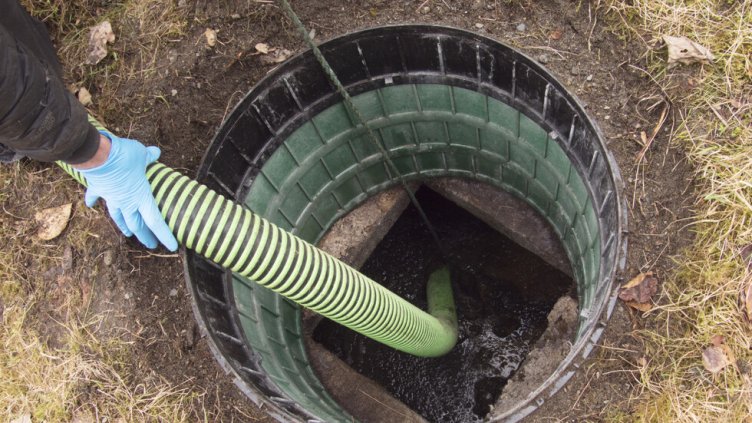 Ужасна смърт! Петима загинаха след падане в септична яма