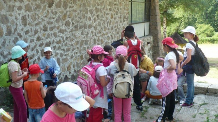 Педагогическите съвети ще решават: Кои 30 хил. ученика отиват на море