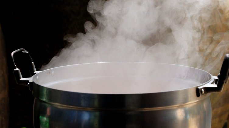 Джип се вряза в казан с вряла вода на Слънчев бряг