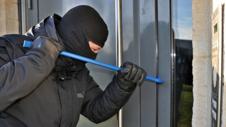 Албански банди тарашат българи в курортите