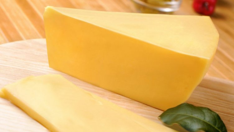 Спряха от продажба кашкавал и извара с неизвестен произход