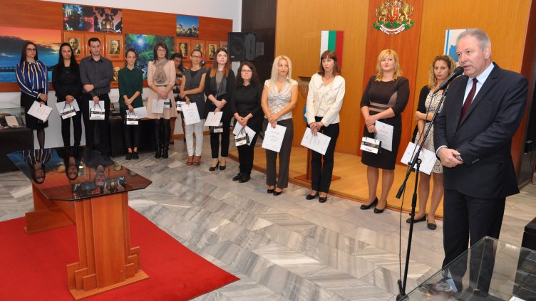 Отличиха 15 млади учители във Варна