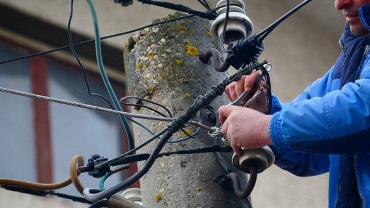 Всеки 12-ти краде ток