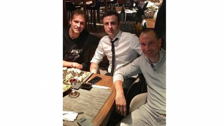 Бербатов празнува имен ден със Стенли и Мартин Петров