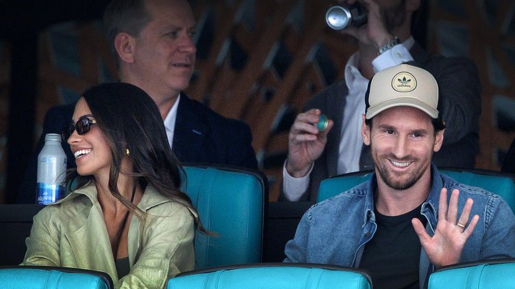 Джокович и Меси си размениха фланелки