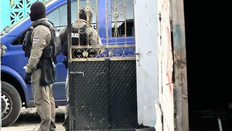 В Бургас почерня от полиция