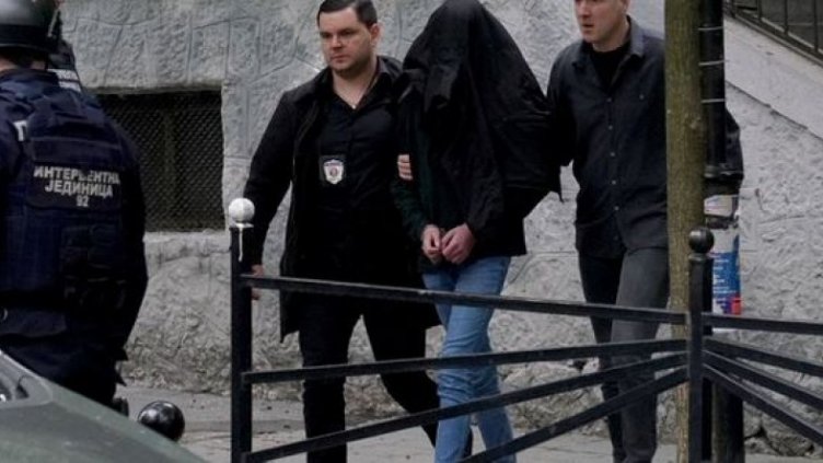14-годишен уби 8 деца и охранител при стрелба в основно училище в Белград (СНИМКИ)