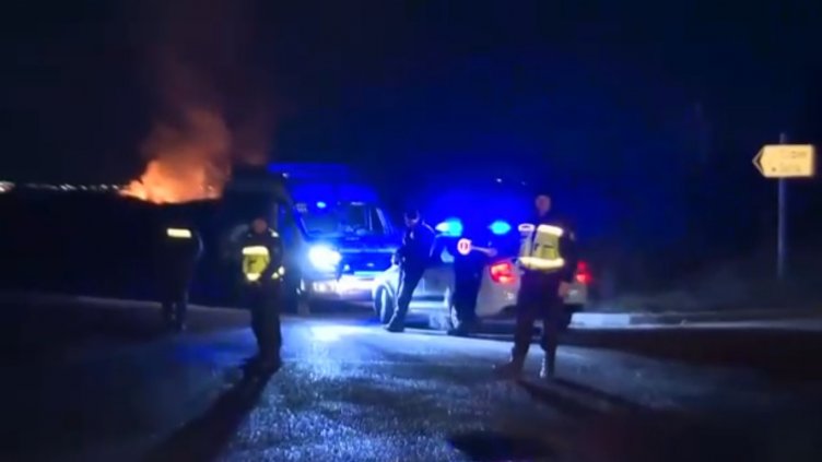 Голям пожар бушува в София