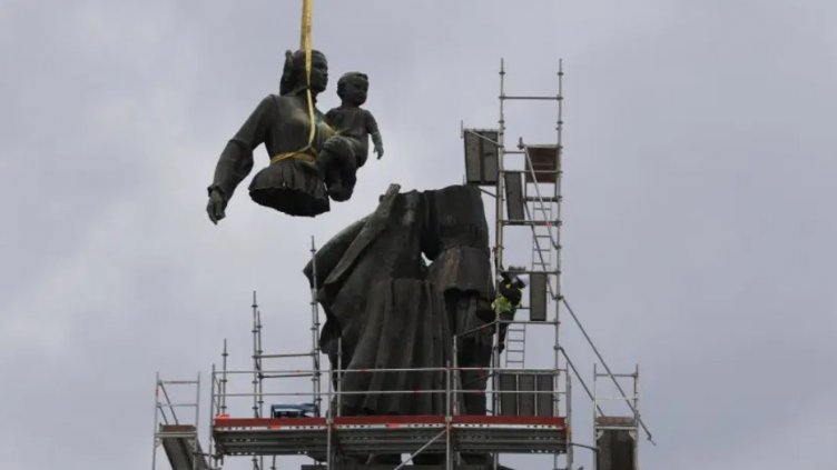 ВАС реши: Демонтажът на Паметника на Съветската армия може да продължи