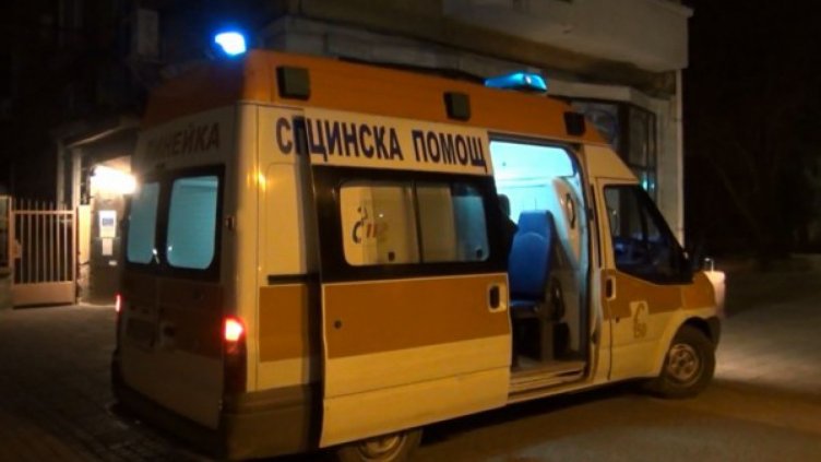 Тийнейджър препи и припадна в центъра на Пловдив