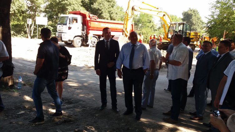 Започнаха ремонтите на 2 възлови булеварда във Варна