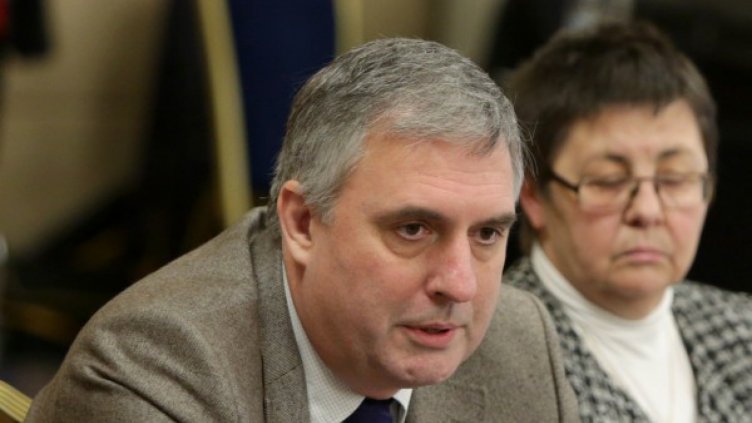 И Калфин не знае кои пенсионери ще са с надбавки за Коледа