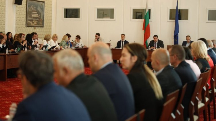 Правната комисия гласува по-високи санкции за лека и средна телесна повреда