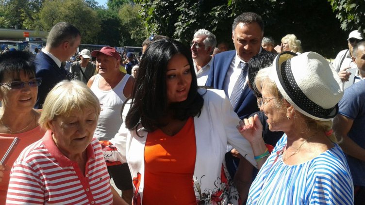 Лиляна Павлова: До пролетта трябва да имаме избран изпълнител за тол-системата