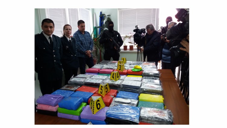 Граничните спипаха кокаин за милиони в морето край Шабла (ОБНОВЕНА)