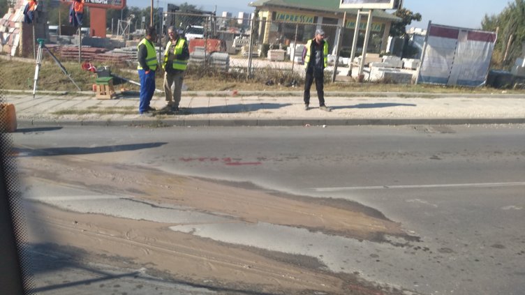 Огромно задръстване по бул. „Цар Освободител“ заради ремонт