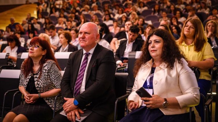 Над 500 учители, директори и експерти се събират във Варна за национална конференция