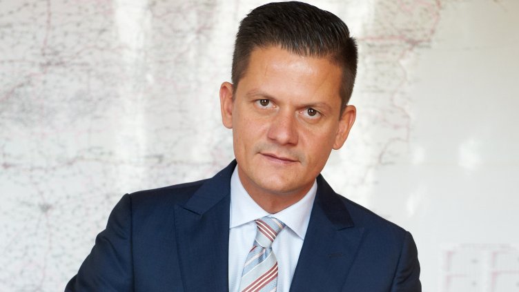 КЗП: Вдигането на цените от мобилните оператори е злоупотреба