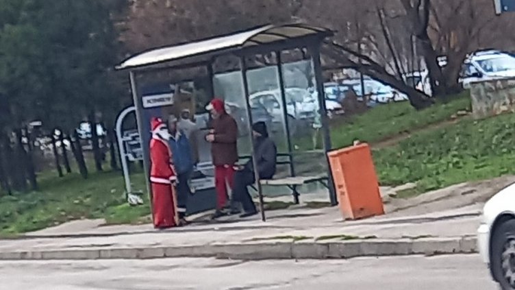 Коледният дух е тук! Белобрадият старец е забелязан във "Владиславово" (СНИМКА)