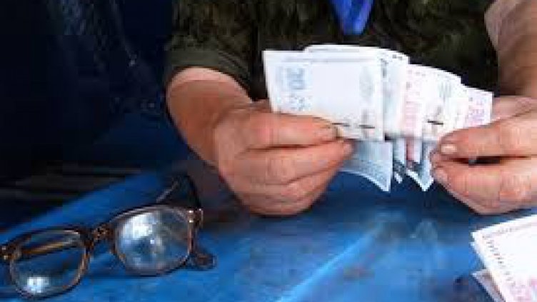 Замразяват тавана на пенсиите на 910 лв. до 2018 г.