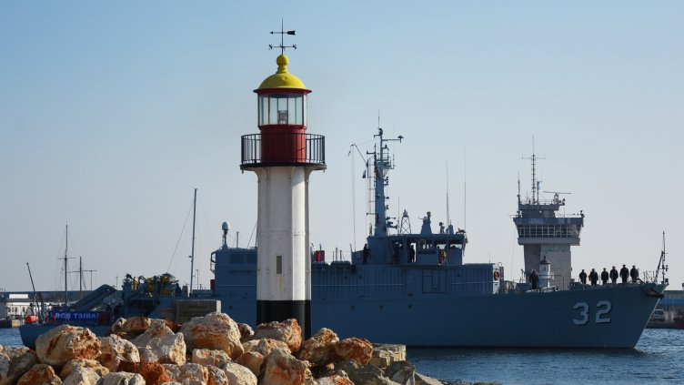 Изпратихме минен ловец „Цибър“ на мисия с кораби на НАТО (СНИМКИ)