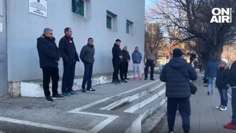 Следователи протестират в Разград, след като охрана в клуб преби до смърт техен колега