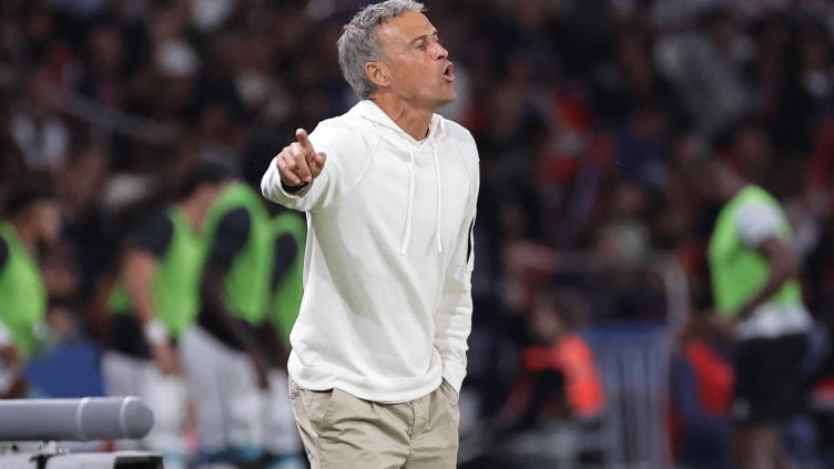 Луис Енрике се преби с колело