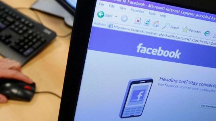 Facebook ви шпионира с новите емотикони