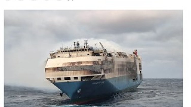 Bentley и Lamborghini на дъното на океана. Кораб с 4000 коли потъна ВИДЕО