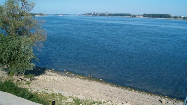 Момиче изчезна във водите на Дунав край Силистра