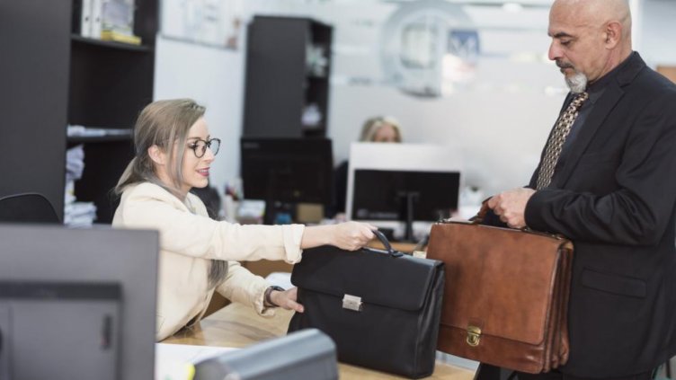 До 20 минути чиновникът длъжен да ни свърши работа 