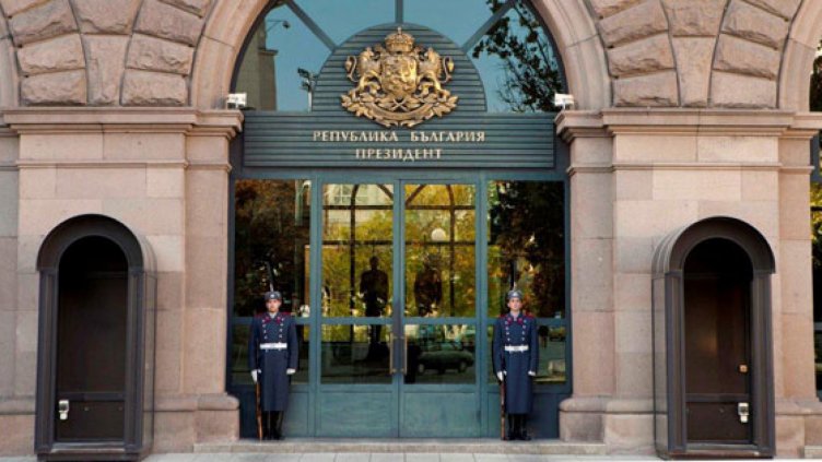 Прокурори влязоха в Президентството