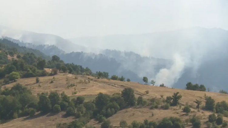 Продължава борбата с пожара в Рила