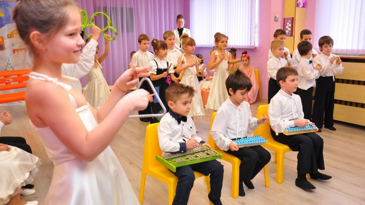 Деца претвориха Доброто в стих, песен и танц (СНИМКИ)