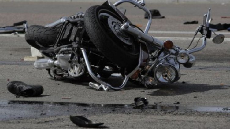 Дядо с БМВ сече пътя на моторист по пътя Албена-Кранево