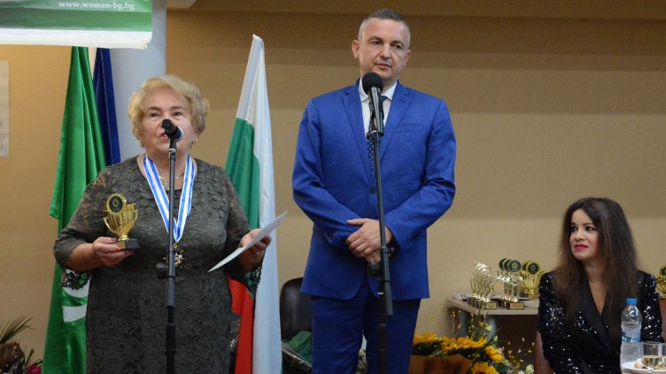 Връчиха 5 приза „Достойна варненка“