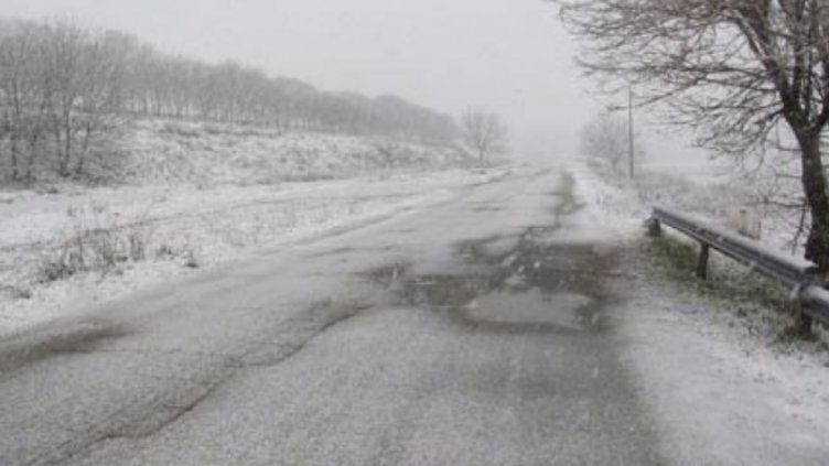Жълт код за поледици в 11 области в страната