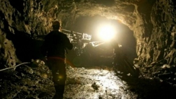 Заради заплати 25 миньори на 350 метра под земята 28 часа