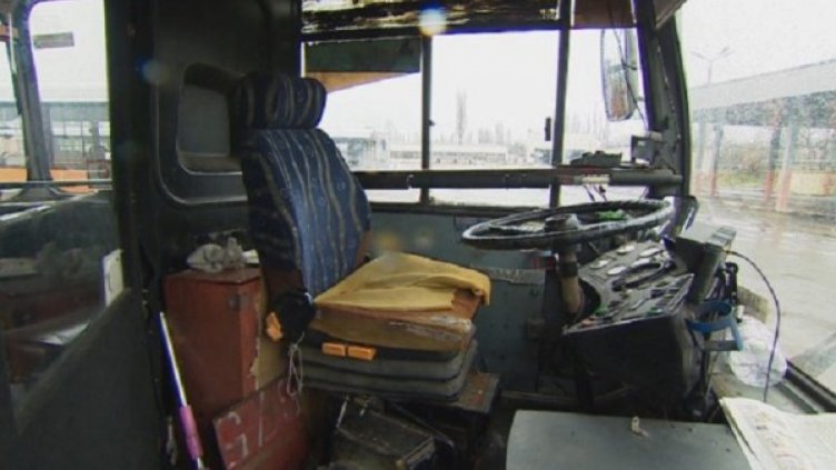 Мръсотия, мизерия и автобуси-морги в гараж "Земляне"