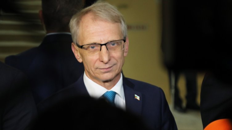 Премиерът Денков: Няма риск от рязък скок на цените на тока