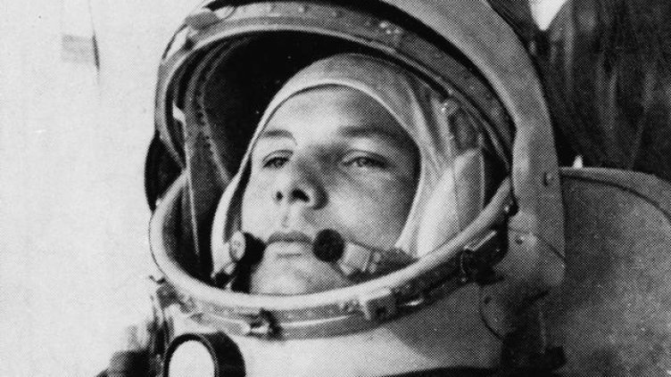 Юрий Гагарен минути преди полета в космоса.