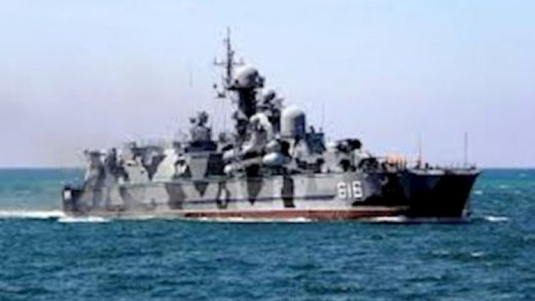 Турски катери обкръжиха руски боен кораб в Босфора