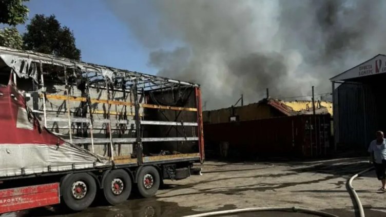 Взривове и огромен пожар в Русе