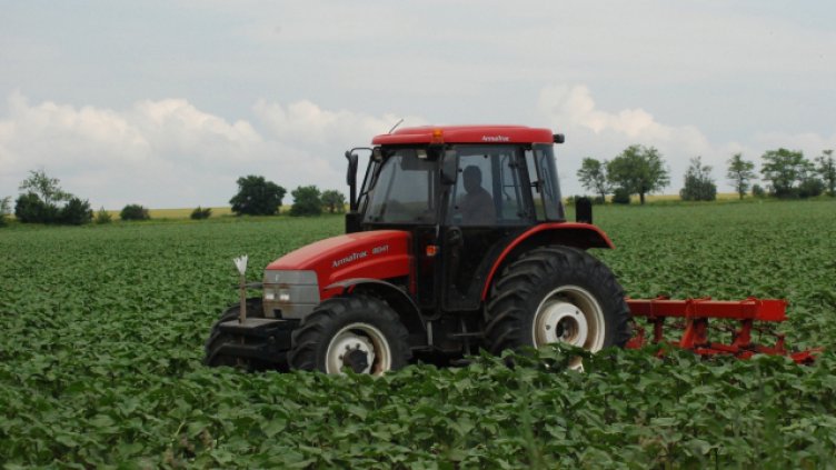 Тракторист с 3 промила алкохол спипаха по обяд край Варна