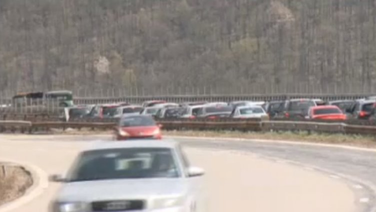 Лудница по пътищата! Как да пътуваме безопасно?