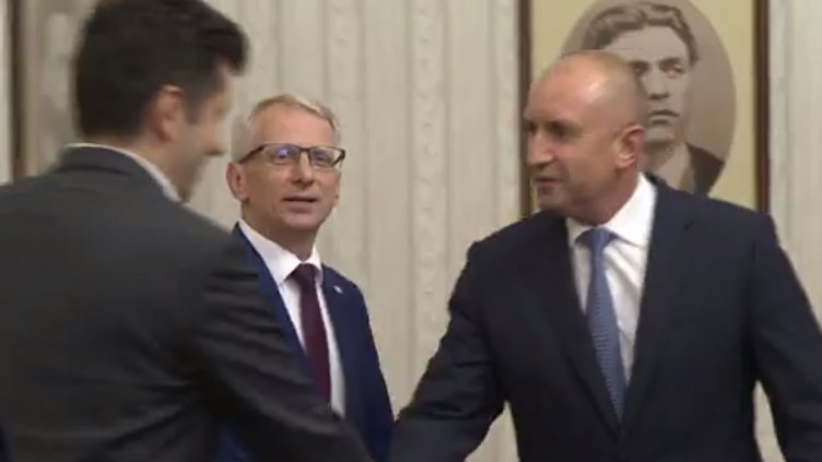 Радев към ПП-ДБ: Можете ли да се ангажирате с реализацията на третия мандат