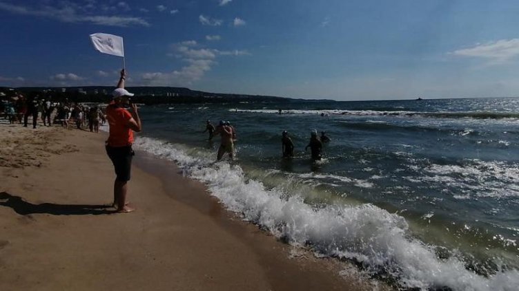 140 приятели на ВВМУ „Н. Й. Вапцаров“ ще плуват в 1000x1000