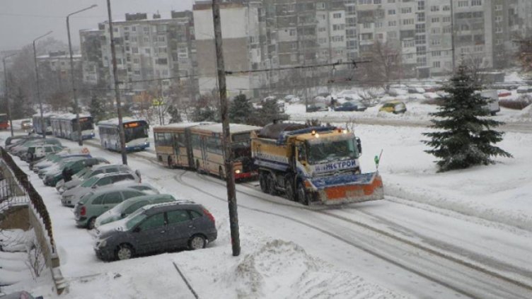 Автобусите и тролейбусите в пълна готовност за снега и студа