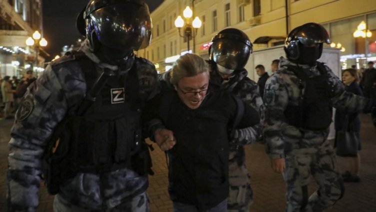 Вълна от протести в Русия след обявената мобилизация (СНИМКИ)