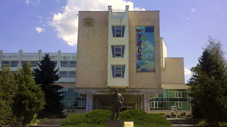 УНСС бори липсата на студенти с кампания в социалните мрежи